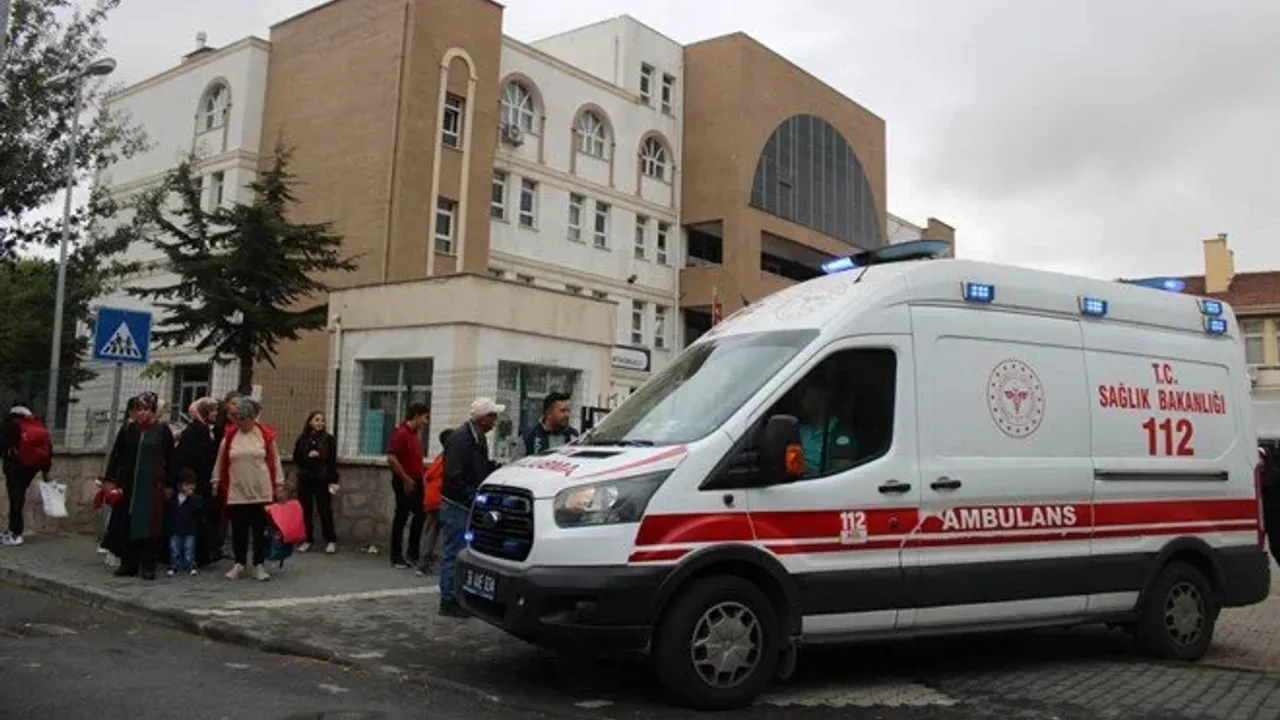Yangın alarmı izdihama neden oldu: 14 öğrenci yaralı!