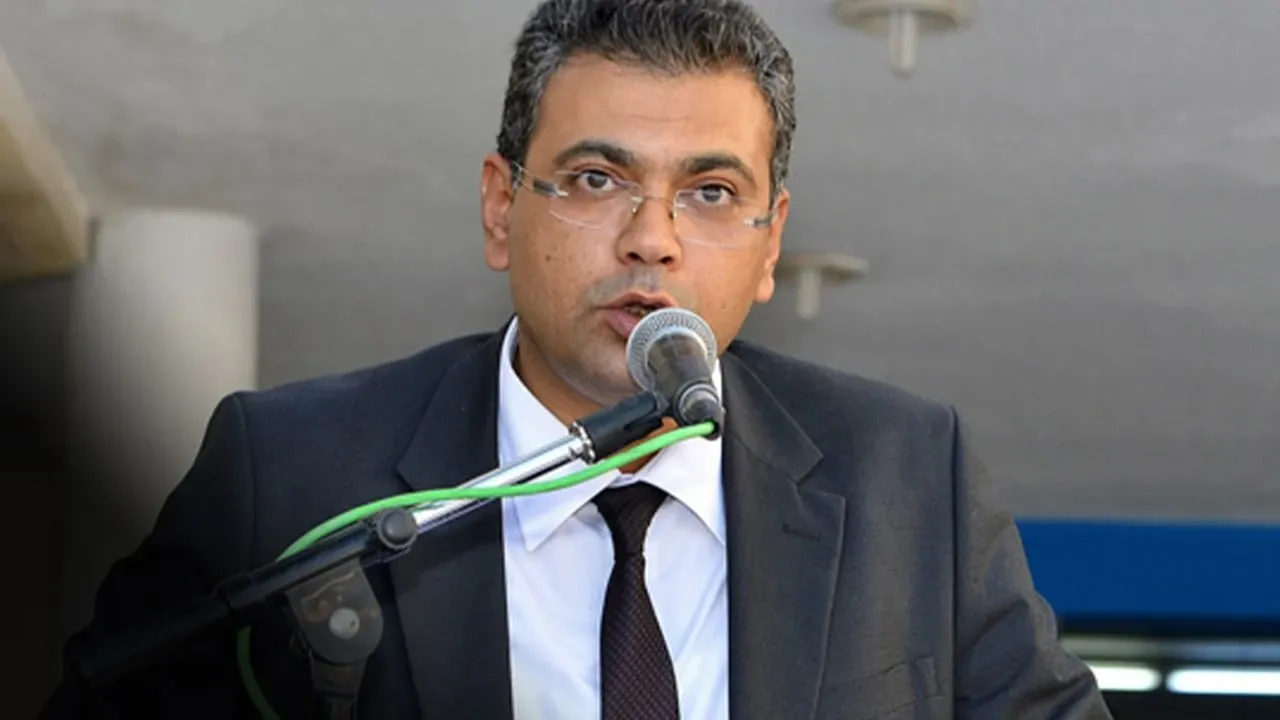 CHP İzmir’de muhalefet harekete geçti:  O isim adaylık için imza topluyor!