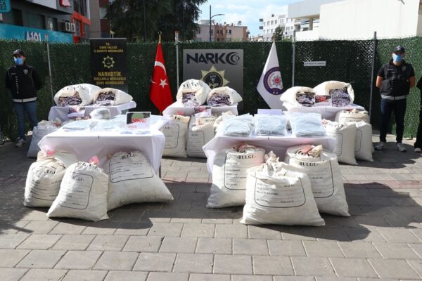 İzmir’de rekor miktarda ‘zehir’ ...