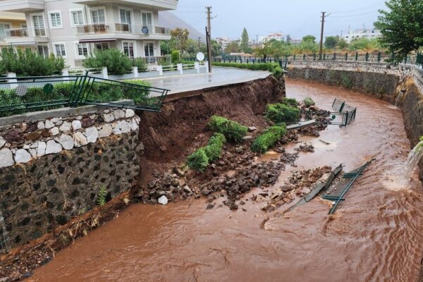 Muğla’yı sağanak ve fırtına vurdu!