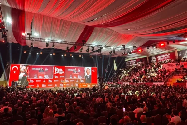 CHP 39. Olağan İstanbul İl Kongresi: Tek aday Özgü... CHP 39. Olağan İstanbul İl Kongresi: Tek aday Özgü...