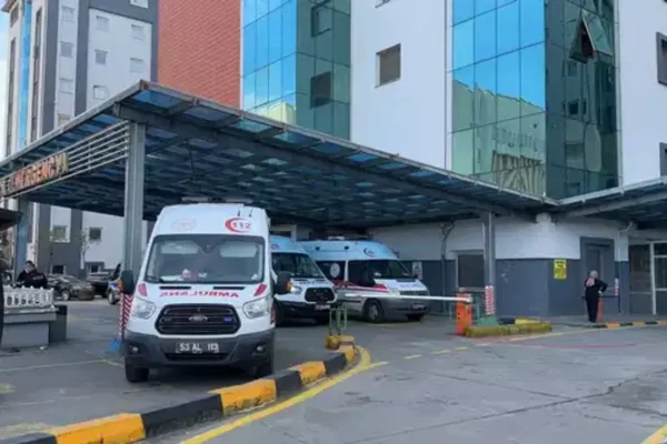Yurtta zehirlenme: Öğrenciler hastaneye kaldırıldı... Yurtta zehirlenme: Öğrenciler hastaneye kaldırıldı...