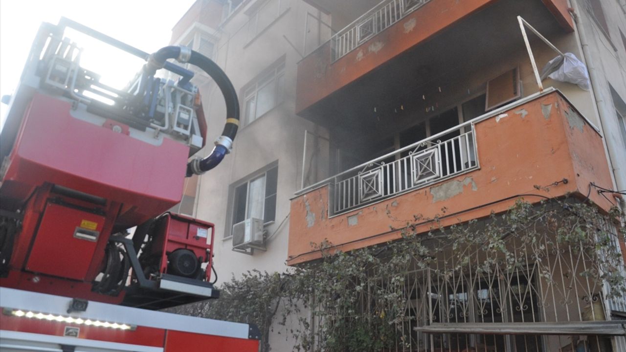 İzmir’de yangın paniği: Yavru kedi kurtarıldı!