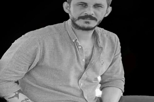 Otobüsü sollamak istemişti… Motosikletli can...