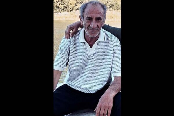 Arkadaşının otomobilinin altında kaldı… Geri... Arkadaşının otomobilinin altında kaldı… Geri...