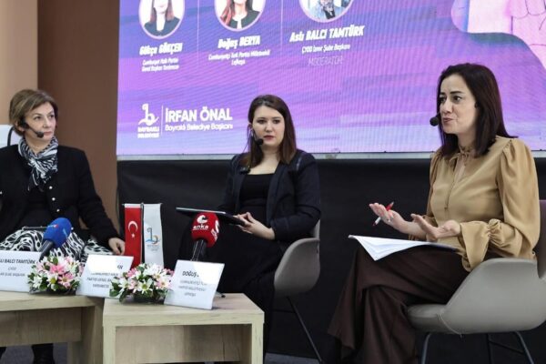 Bayraklı’da “Kadın Emeği ve Toplumsal Dönüşüm” bul... Bayraklı’da “Kadın Emeği ve Toplumsal Dönüşüm” bul...