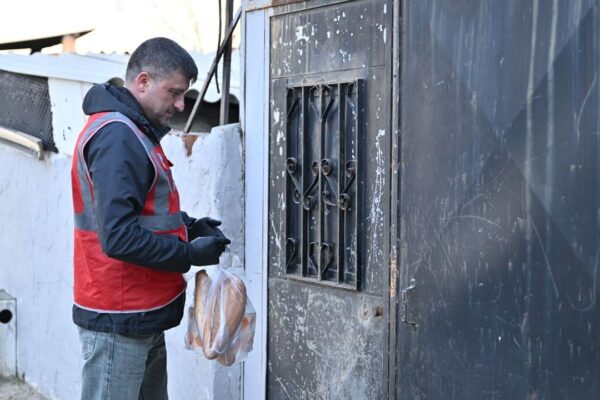 Manisa Büyükşehir’den dayanışma sofraları: 10 bin ...