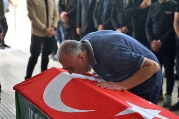 Cenazeler teslim edildi… Gözyaşı sel oldu! Cenazeler teslim edildi… Gözyaşı sel oldu!