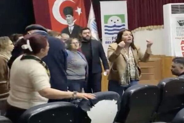 ADD Foça seçiminde gerilim tavan… Başkan Fıç... ADD Foça seçiminde gerilim tavan… Başkan Fıç...