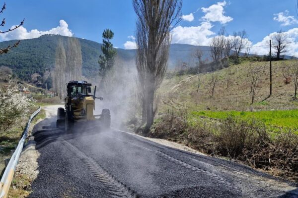 Aydın’ın tüm ilçelerinde yol yapım ve yenile... Aydın’ın tüm ilçelerinde yol yapım ve yenile...