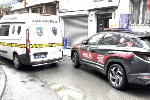 Eski sevgilisinin evini bastı: Dehşet saçtı! Eski sevgilisinin evini bastı: Dehşet saçtı!