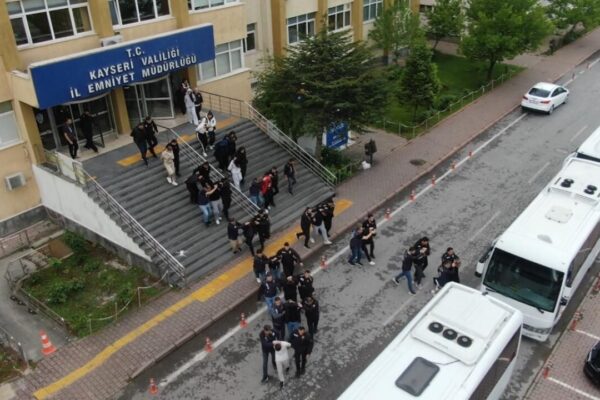 19 ilde yasa dışı bahis operasyonu: 60 şüpheli tut...