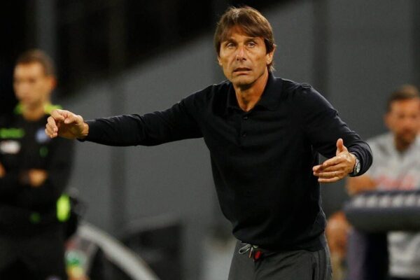Hakan Safi’den Antonio Conte’ye dev te... Hakan Safi’den Antonio Conte’ye dev te...