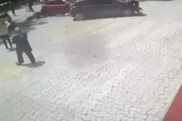 Kırmızı ışıkta geçen sürücü anne-kızın ölümüne ned...