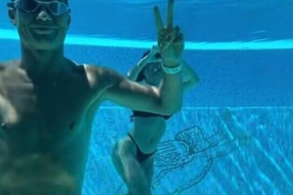 Ronaldo ve Georgina’dan havuz şov!