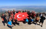 Spil Dağı zirvesindeki Türk bayrağı 15 Temmuz dola...