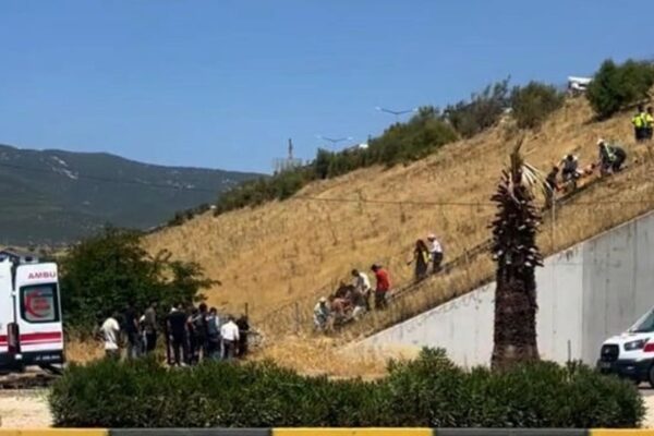 Zincirleme trafik kazası: 2 ölü, 3 yaralı!