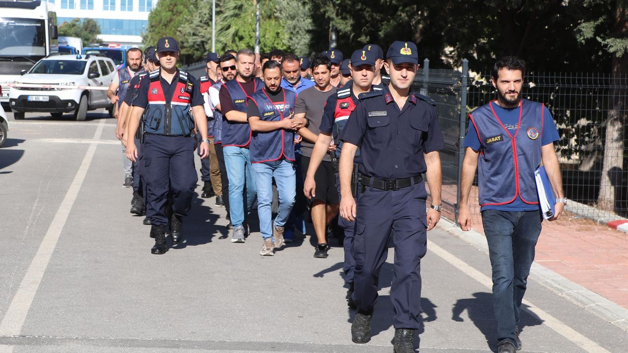 Kar maskeli 7 kişilik çete 2 kişiyi kaçırdı: 3 milyon liralık gasp