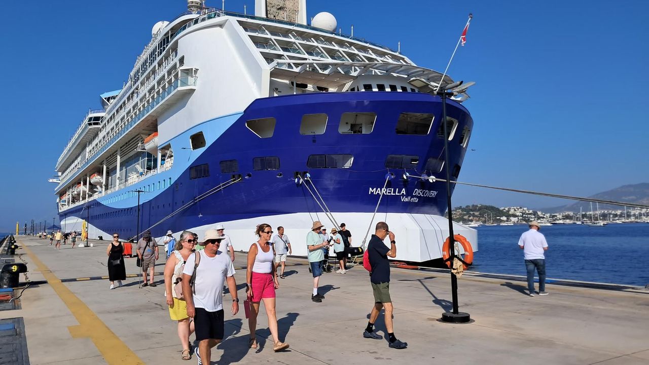 Bodrum’a kruvaziyerle turist akını