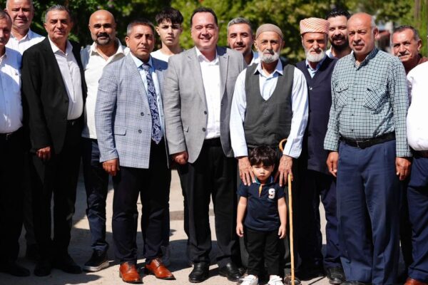 Büyükşehir mahalle mahalle dinliyor, sorunları hız...