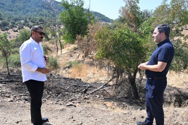 Manisa Büyükşehir’in yangın tankeri köyü alevlerde... Manisa Büyükşehir’in yangın tankeri köyü alevlerde...
