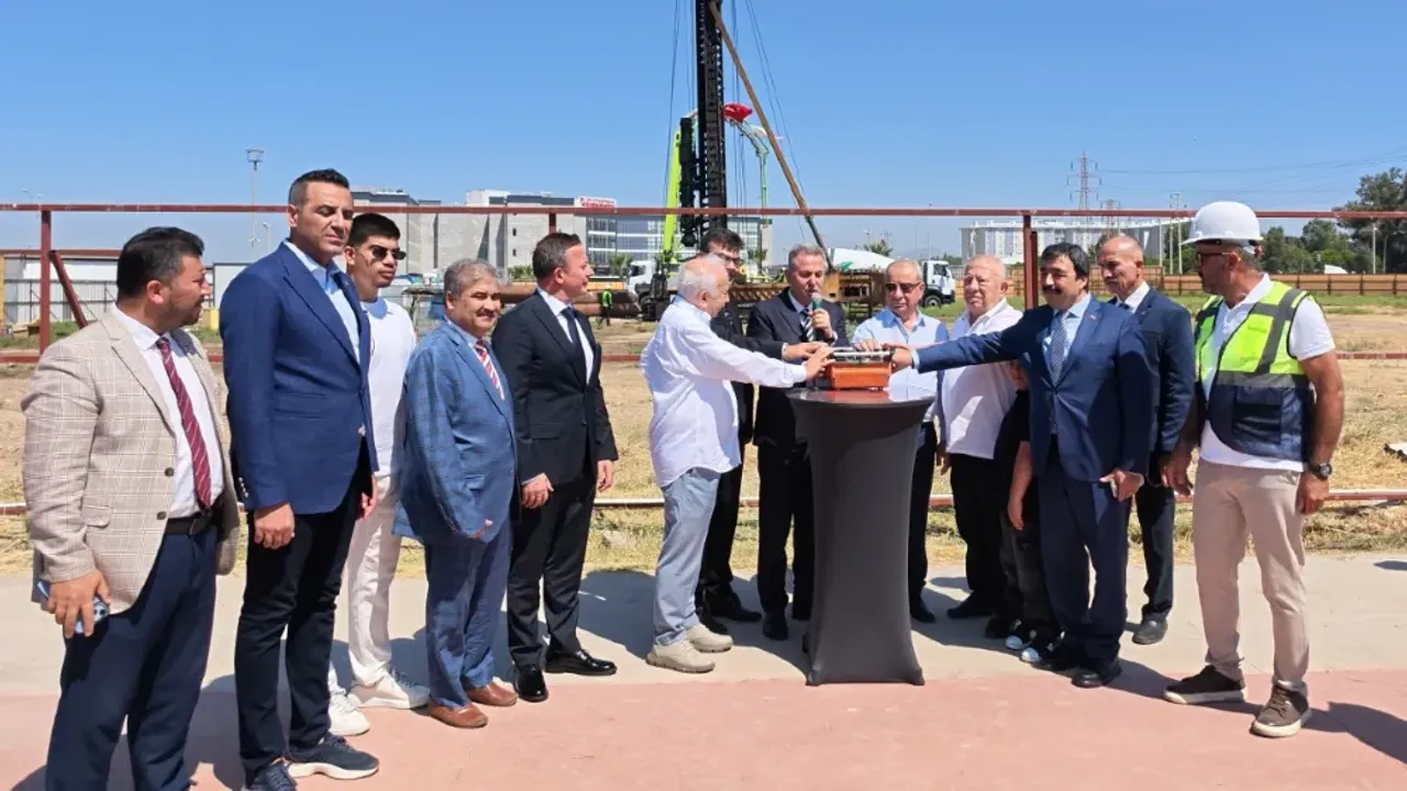İzmir^de dev caminin temeli atıldı!