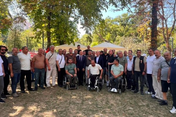 YENİ Partili Bakan: “Gazinin karşısına barikat değ...