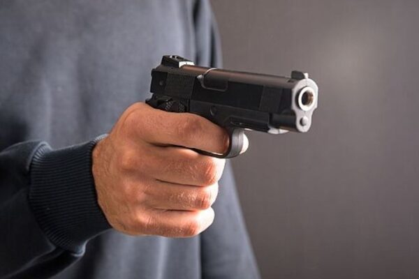 Avukatlar arasında silahlı kavga: 1 yaralı! Avukatlar arasında silahlı kavga: 1 yaralı!