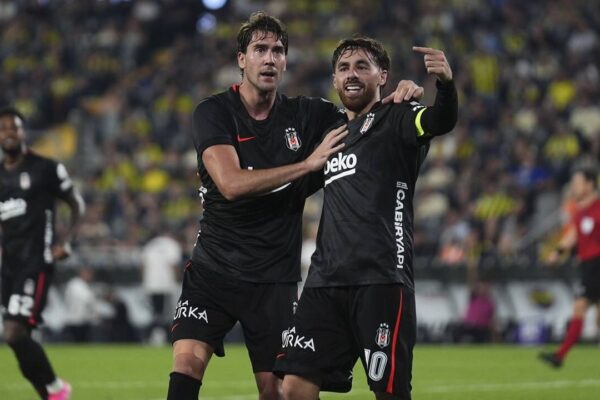 Dusan Vlahovic, Mario Gomez’i geride bıraktı
