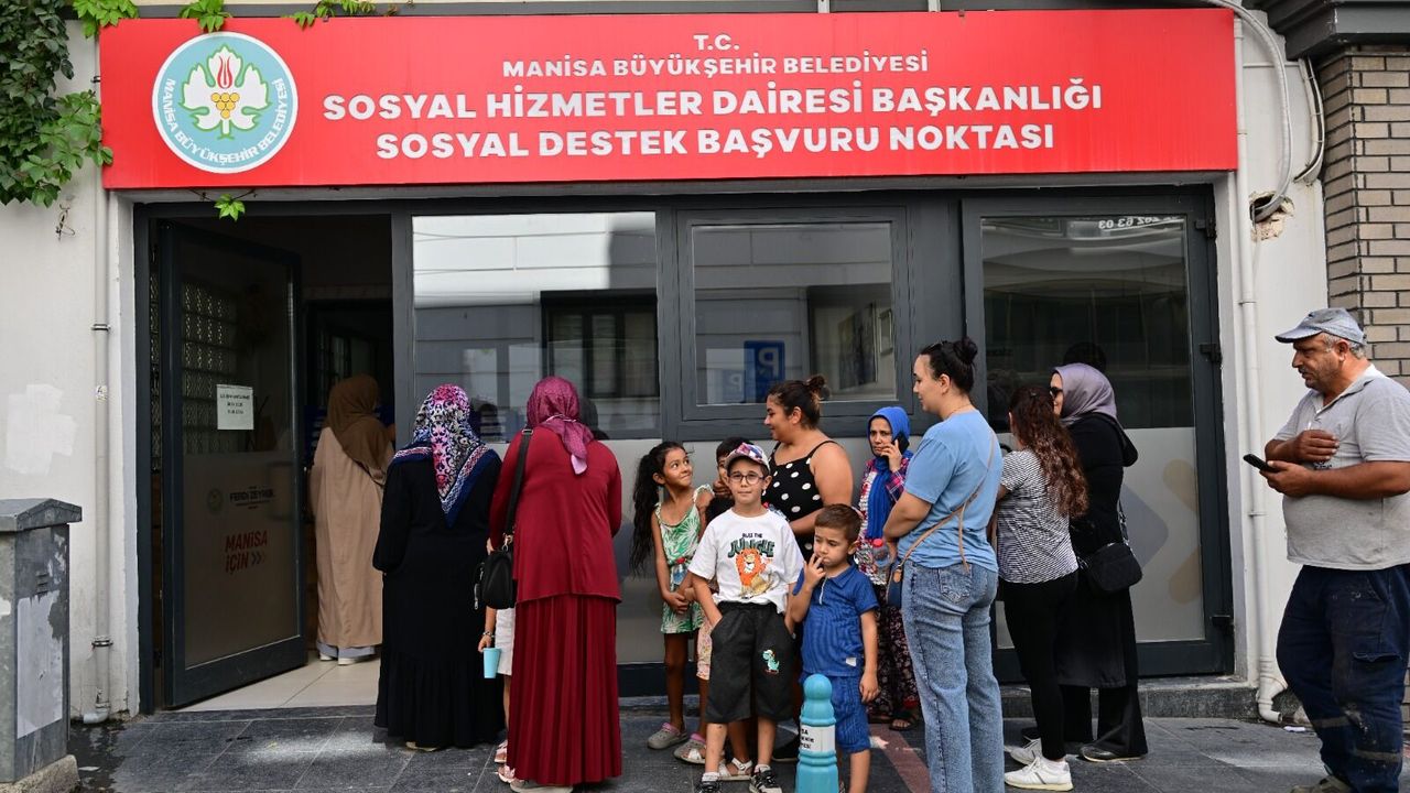 Manisa Şehir Kartı ile 10 Bin Öğrenciye 30 Milyon TL’lik Eğitim Desteği