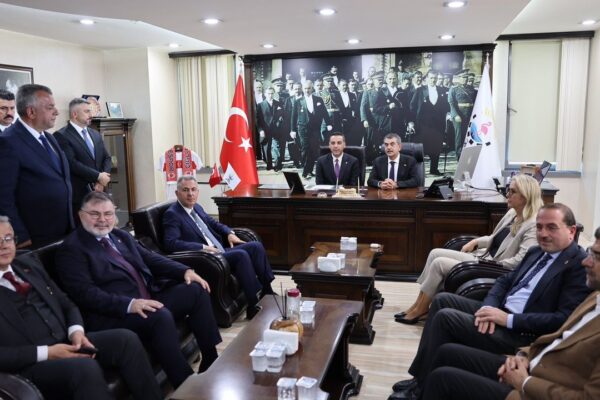 AK Partili Yıldız’a ilk Bakan ziyareti!
